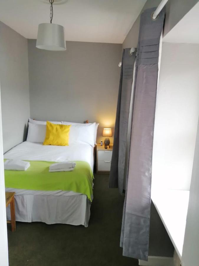 An File Economy Rooms Westport Exterior photo